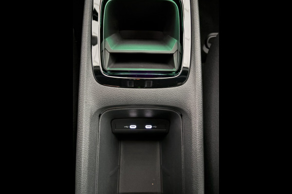 Volkswagen ID.3 Pro Advantage 58 kWh Airco - Achteruitrijcamera - Navigatie - Apple carplay - parkeersensoren - Voorstoelen verwarmd - Rondomzicht camera - Licht metalen velgen 18 inch - Radio - Led verlichting  - Stuur multifunctioneel - Cruise control
