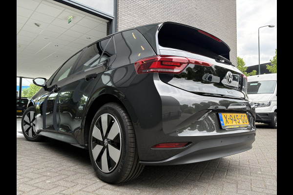 Volkswagen ID.3 Pro Advantage 58 kWh Airco - Achteruitrijcamera - Navigatie - Apple carplay - parkeersensoren - Voorstoelen verwarmd - Rondomzicht camera - Licht metalen velgen 18 inch - Radio - Led verlichting  - Stuur multifunctioneel - Cruise control