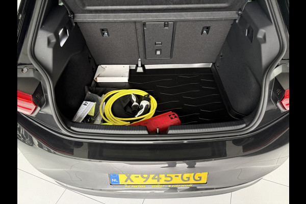 Volkswagen ID.3 Pro Advantage 58 kWh Airco - Achteruitrijcamera - Navigatie - Apple carplay - parkeersensoren - Voorstoelen verwarmd - Rondomzicht camera - Licht metalen velgen 18 inch - Radio - Led verlichting  - Stuur multifunctioneel - Cruise control
