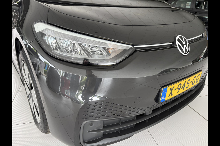 Volkswagen ID.3 Pro Advantage 58 kWh Airco - Achteruitrijcamera - Navigatie - Apple carplay - parkeersensoren - Voorstoelen verwarmd - Rondomzicht camera - Licht metalen velgen 18 inch - Radio - Led verlichting  - Stuur multifunctioneel - Cruise control