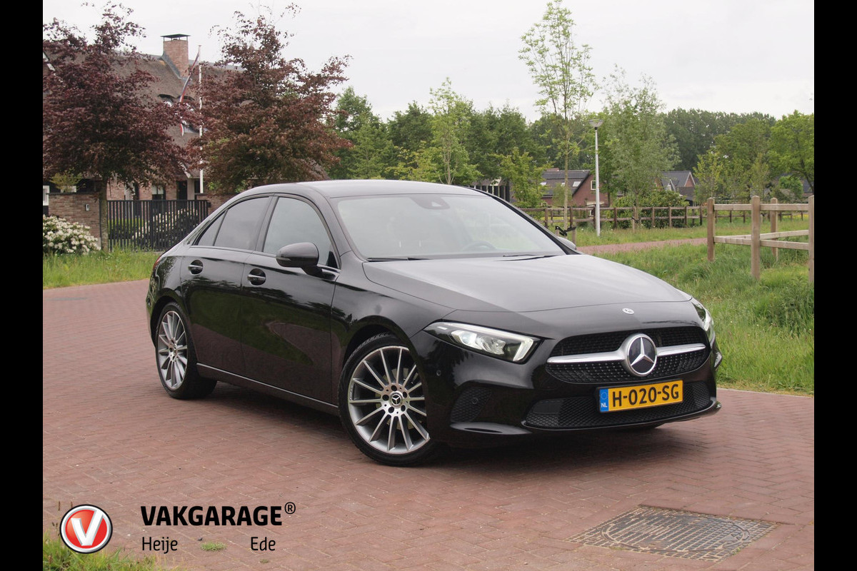 Mercedes-Benz A-Klasse 200 Launch Edition | Camera | Trekhaak | Automaat | Apple Carplay | Virtual Cockpit |