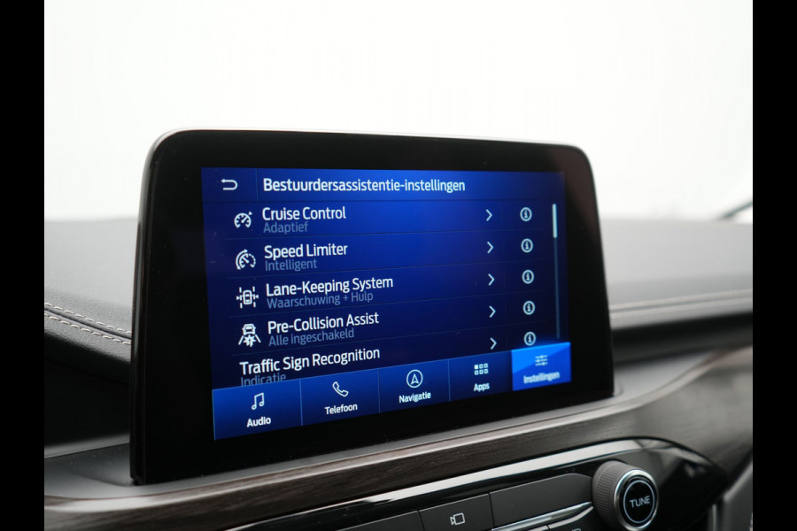 Ford Kuga 2.5 Vignale PHEV 225pk Dealer O.H. | Trekhaak Af Fabriek | 360 Camera | Adaptive Cruise | Lederen Sportstoelen Memory & Verwarmd | Bang & Olufsen | Apple Carplay | Keyless | Achterbank Verwarmd | Blis | Stuur Verwarmd | Navigatie | DAB | Plug In Hybrid |