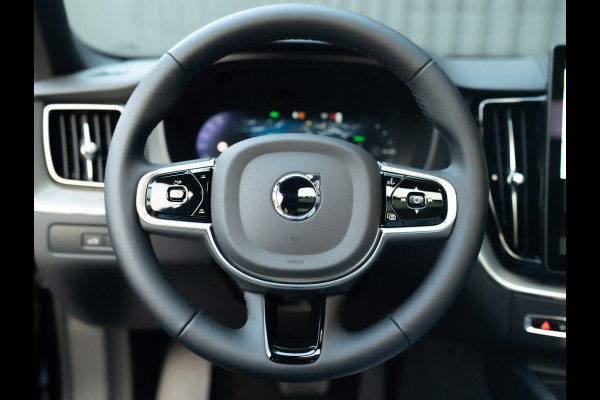 Volvo XC60 2.0 T6 Plug-in hybrid AWD Plus Black Edition | Harman/ Kardon | 360 Camera | Blind Spot | Panodak | Facelift | Prijs Rijklaar!!
