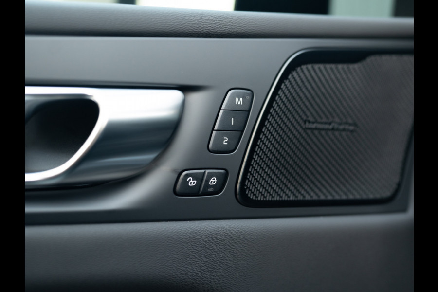 Volvo XC60 2.0 T6 Plug-in hybrid AWD Plus Black Edition | Harman/ Kardon | 360 Camera | Blind Spot | Panodak | Facelift | Prijs Rijklaar!!