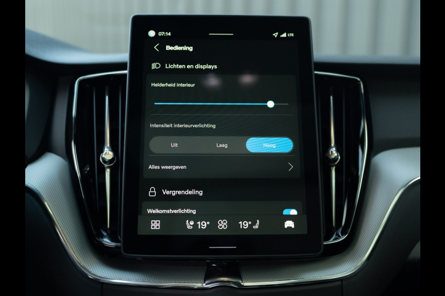 Volvo XC60 2.0 T6 Plug-in hybrid AWD Plus Black Edition | Harman/ Kardon | 360 Camera | Blind Spot | Panodak | Facelift | Prijs Rijklaar!!
