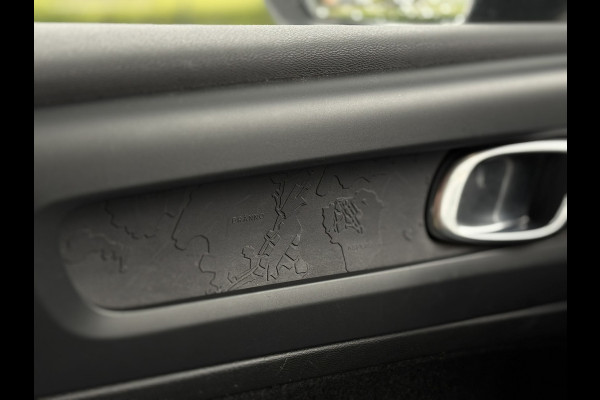 Volvo XC40 Recharge Plus 70 kWh (EV) | Trekhaak wegkl. Stoel+Stuurverw., Carplay/Android, Camera, Cruise | 1e Eigenaar | Dealeroh.