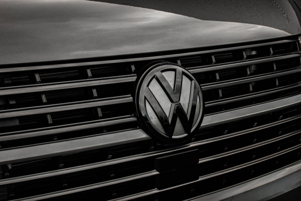Volkswagen Transporter 2.0 TDI L2H1 150PK BULLI DC DUBBEL CABINE / LEIGHTONVANS BODYKIT / FULL OPTINS / LEDER / FULL BLACK / APPLE