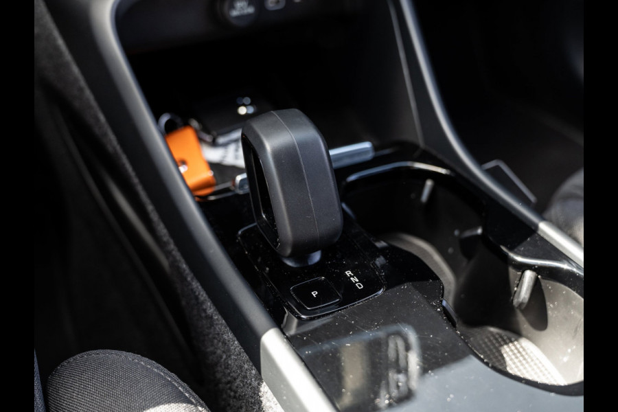 Volvo XC40 P8 Recharge Twin Plus 78 kWh 408PK |537KM WLTP | Trekhaak | Carplay | BTW
