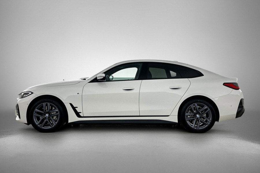BMW i4 EDrive35 70 kWh M-sportpakket (1e Eig, Dealer OnderH, Navi Pro, Camera, Carplay, Addapt Cruise, StoelV, PDC V+A, Etc)