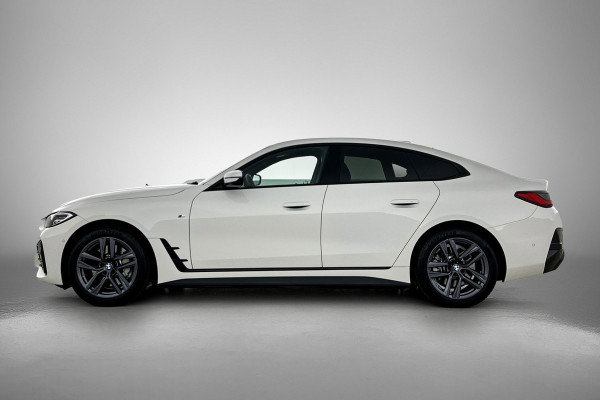 BMW i4 EDrive35 70 kWh M-sportpakket (1e Eig, Dealer OnderH, Navi Pro, Camera, Carplay, Addapt Cruise, StoelV, PDC V+A, Etc)