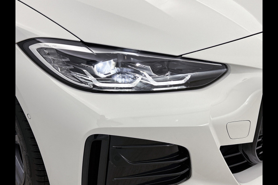 BMW i4 EDrive35 70 kWh M-sportpakket (1e Eig, Dealer OnderH, Navi Pro, Camera, Carplay, Addapt Cruise, StoelV, PDC V+A, Etc)