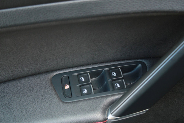 Volkswagen Golf 2.0 TSI GTI Performance