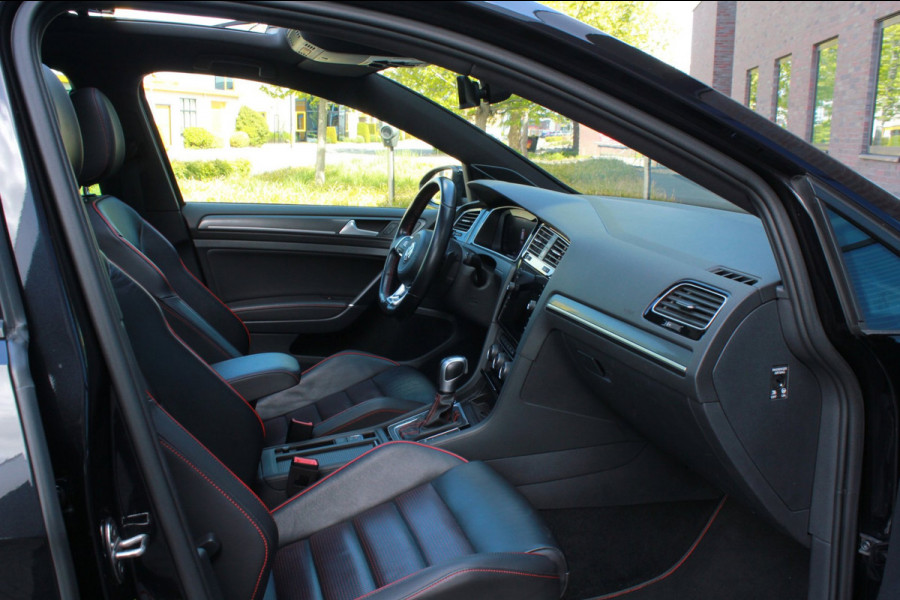 Volkswagen Golf 2.0 TSI GTI Performance