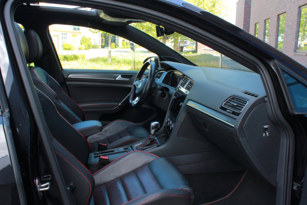 Volkswagen Golf 2.0 TSI GTI Performance