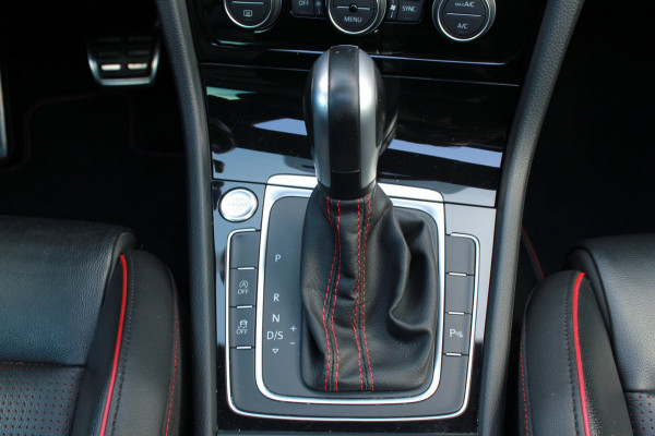 Volkswagen Golf 2.0 TSI GTI Performance