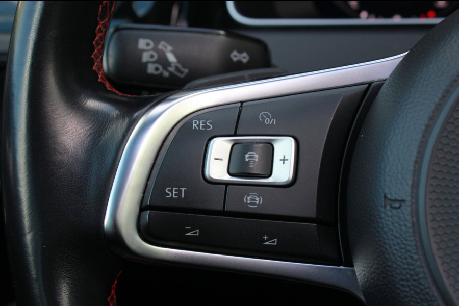 Volkswagen Golf 2.0 TSI GTI Performance