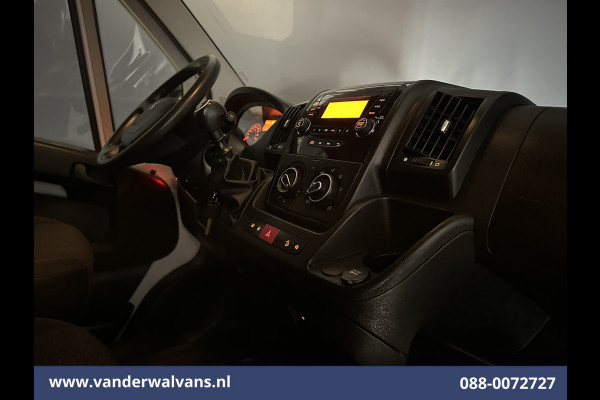 Peugeot Boxer 2.2 BlueHDi 141pk Bakwagen 436cm Lang Laadklep Euro6 Airco | Cruisecontrol | 1055kg laadvermogen Camera, Bijrijdersbank