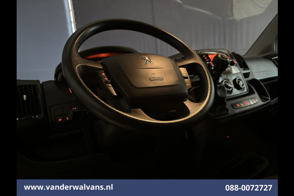 Peugeot Boxer 2.2 BlueHDi 141pk Bakwagen 436cm Lang Laadklep Euro6 Airco | Cruisecontrol | 1055kg laadvermogen Camera, Bijrijdersbank