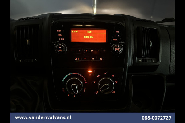 Peugeot Boxer 2.2 BlueHDi 141pk Bakwagen 436cm Lang Laadklep Euro6 Airco | Cruisecontrol | 1055kg laadvermogen Camera, Bijrijdersbank