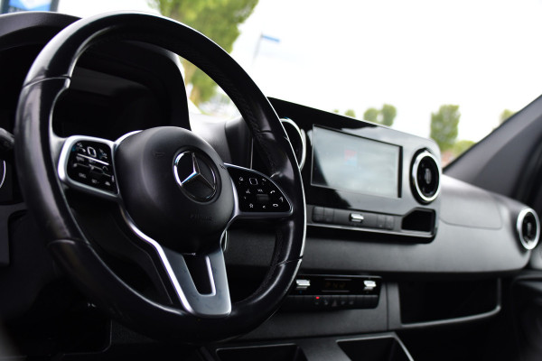Mercedes-Benz Sprinter 319 3.0 CDI L2H2 Black Edition Adaptieve Cruise, Camera, Carplay, 10,5'' Mbux, LED, Stoelverwarming, Geveerde stoel, Trekhaak, Uniek!