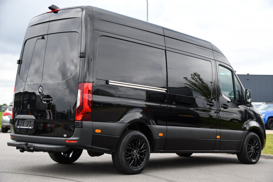Mercedes-Benz Sprinter 319 3.0 CDI L2H2 Black Edition Adaptieve Cruise, Camera, Carplay, 10,5'' Mbux, LED, Stoelverwarming, Geveerde stoel, Trekhaak, Uniek!