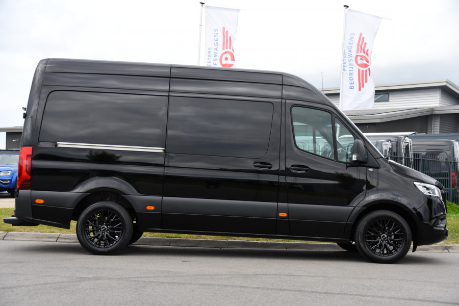 Mercedes-Benz Sprinter 319 3.0 CDI L2H2 Black Edition Adaptieve Cruise, Camera, Carplay, 10,5'' Mbux, LED, Stoelverwarming, Geveerde stoel, Trekhaak, Uniek!