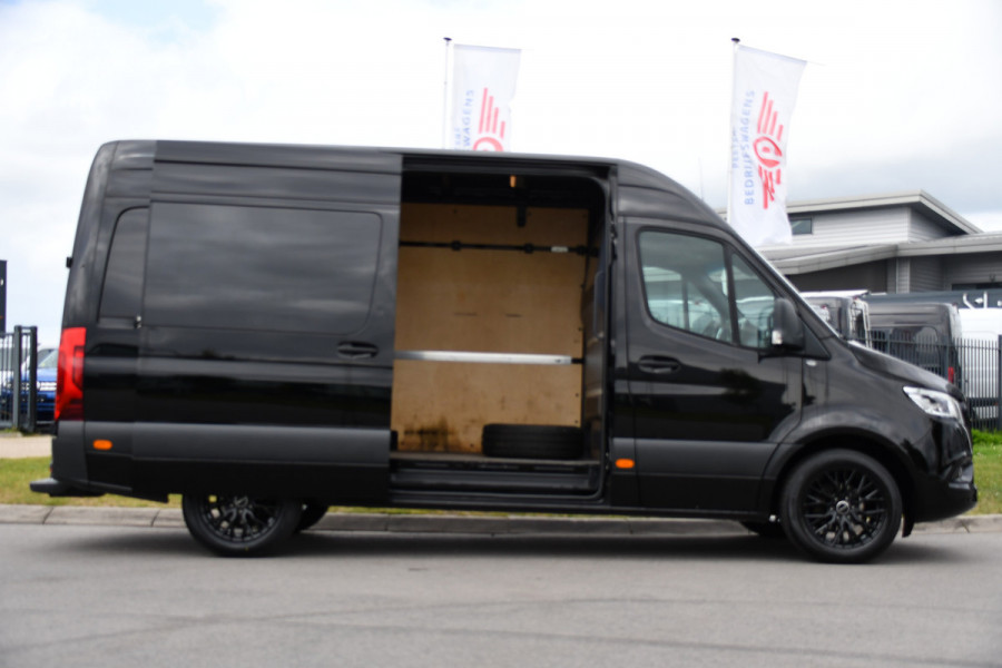 Mercedes-Benz Sprinter 319 3.0 CDI L2H2 Black Edition Adaptieve Cruise, Camera, Carplay, 10,5'' Mbux, LED, Stoelverwarming, Geveerde stoel, Trekhaak, Uniek!