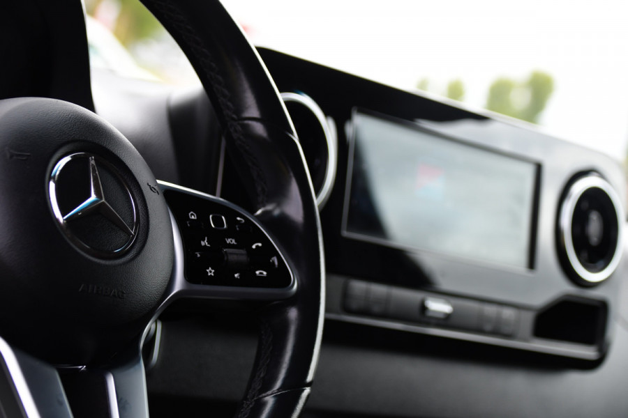 Mercedes-Benz Sprinter 319 3.0 CDI L2H2 Black Edition Adaptieve Cruise, Camera, Carplay, 10,5'' Mbux, LED, Stoelverwarming, Geveerde stoel, Trekhaak, Uniek!