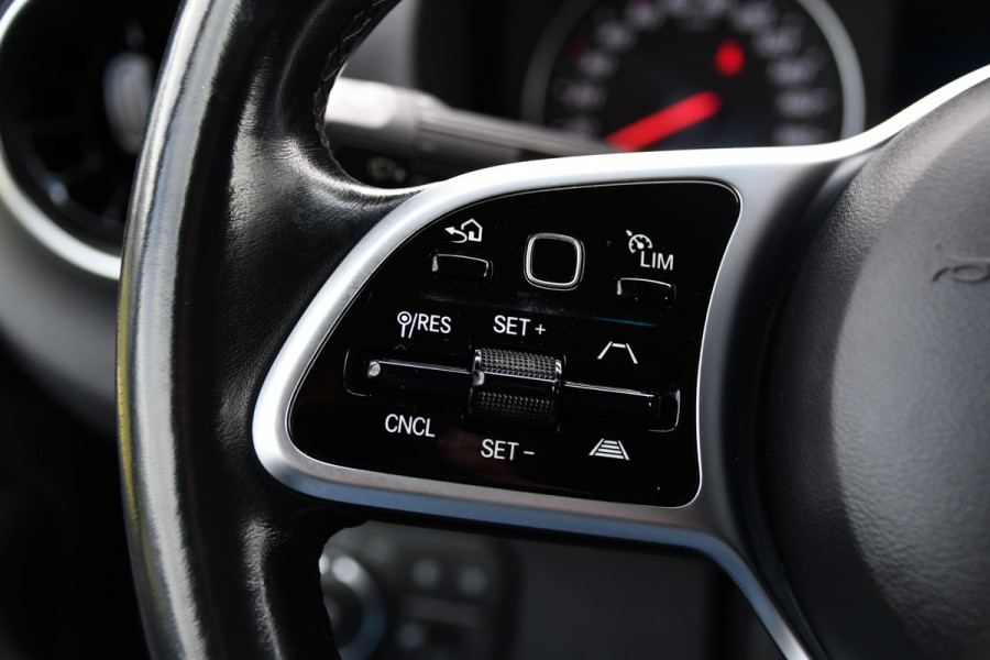 Mercedes-Benz Sprinter 319 3.0 CDI L2H2 Black Edition Adaptieve Cruise, Camera, Carplay, 10,5'' Mbux, LED, Stoelverwarming, Geveerde stoel, Trekhaak, Uniek!