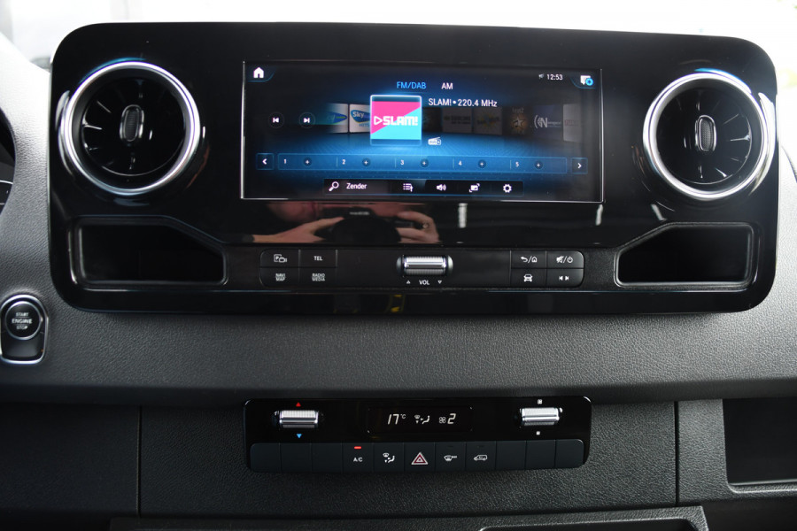 Mercedes-Benz Sprinter 319 3.0 CDI L2H2 Black Edition Adaptieve Cruise, Camera, Carplay, 10,5'' Mbux, LED, Stoelverwarming, Geveerde stoel, Trekhaak, Uniek!