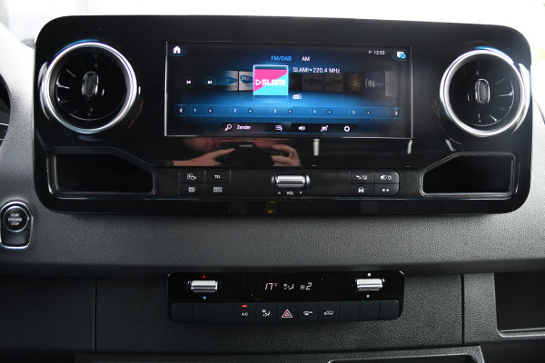 Mercedes-Benz Sprinter 319 3.0 CDI L2H2 Black Edition Adaptieve Cruise, Camera, Carplay, 10,5'' Mbux, LED, Stoelverwarming, Geveerde stoel, Trekhaak, Uniek!