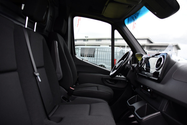 Mercedes-Benz Sprinter 319 3.0 CDI L2H2 Black Edition Adaptieve Cruise, Camera, Carplay, 10,5'' Mbux, LED, Stoelverwarming, Geveerde stoel, Trekhaak, Uniek!
