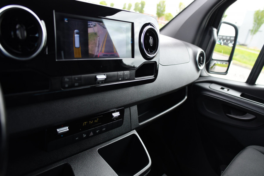 Mercedes-Benz Sprinter 319 3.0 CDI L2H2 Black Edition Adaptieve Cruise, Camera, Carplay, 10,5'' Mbux, LED, Stoelverwarming, Geveerde stoel, Trekhaak, Uniek!
