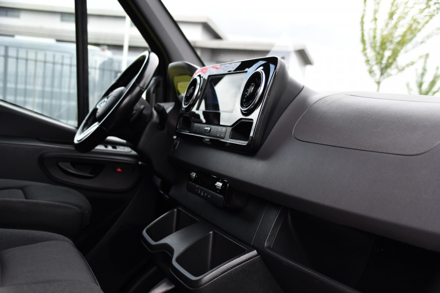 Mercedes-Benz Sprinter 319 3.0 CDI L2H2 Black Edition Adaptieve Cruise, Camera, Carplay, 10,5'' Mbux, LED, Stoelverwarming, Geveerde stoel, Trekhaak, Uniek!