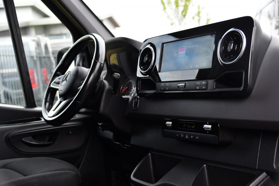 Mercedes-Benz Sprinter 319 3.0 CDI L2H2 Black Edition Adaptieve Cruise, Camera, Carplay, 10,5'' Mbux, LED, Stoelverwarming, Geveerde stoel, Trekhaak, Uniek!