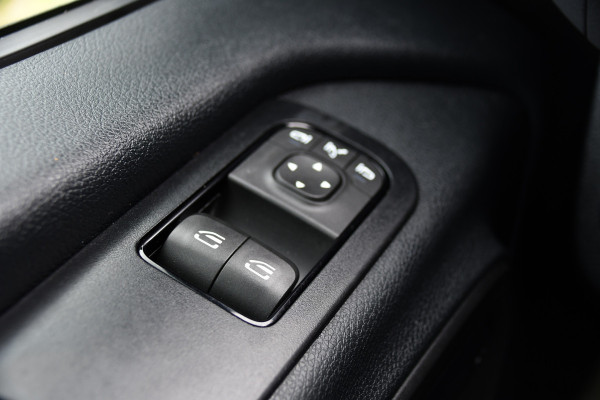 Mercedes-Benz Sprinter 319 3.0 CDI L2H2 Black Edition Adaptieve Cruise, Camera, Carplay, 10,5'' Mbux, LED, Stoelverwarming, Geveerde stoel, Trekhaak, Uniek!