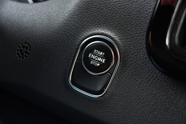 Mercedes-Benz Sprinter 319 3.0 CDI L2H2 Black Edition Adaptieve Cruise, Camera, Carplay, 10,5'' Mbux, LED, Stoelverwarming, Geveerde stoel, Trekhaak, Uniek!