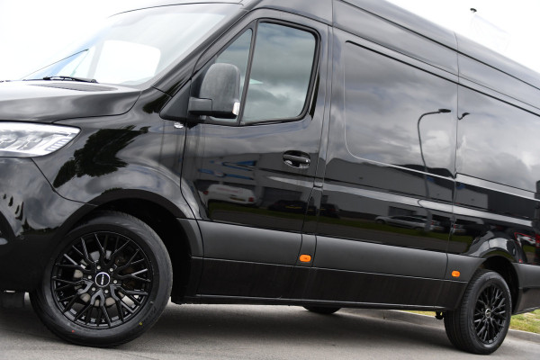 Mercedes-Benz Sprinter 319 3.0 CDI L2H2 Black Edition Adaptieve Cruise, Camera, Carplay, 10,5'' Mbux, LED, Stoelverwarming, Geveerde stoel, Trekhaak, Uniek!