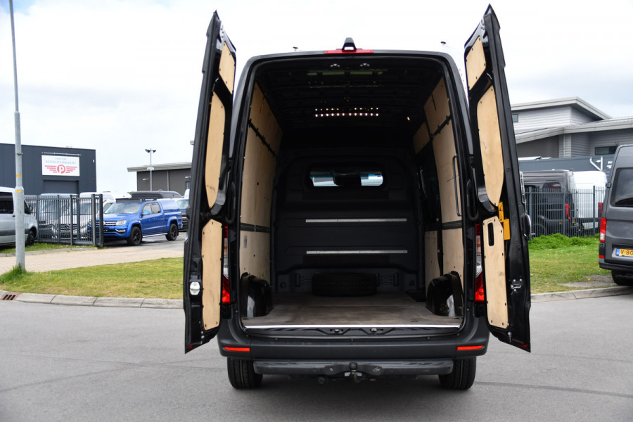 Mercedes-Benz Sprinter 319 3.0 CDI L2H2 Black Edition Adaptieve Cruise, Camera, Carplay, 10,5'' Mbux, LED, Stoelverwarming, Geveerde stoel, Trekhaak, Uniek!