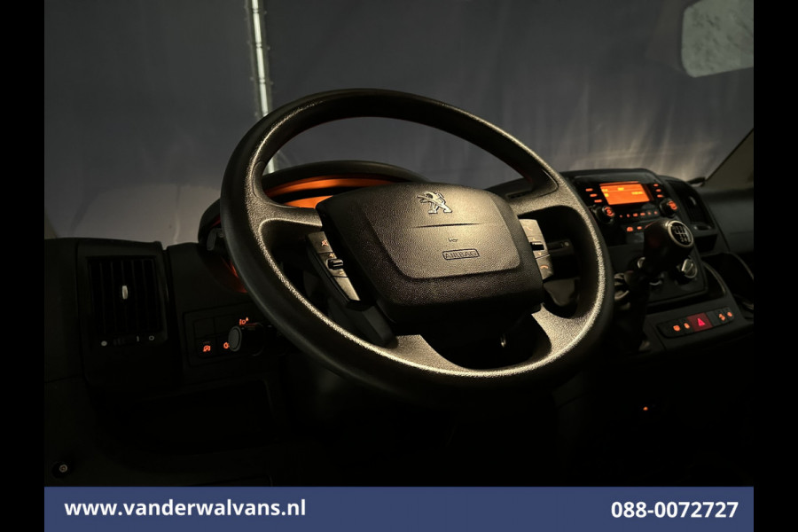Peugeot Boxer 2.2 BlueHDi 141pk Bakwagen 435cm Lang Laadklep Euro6 Airco | 1055kg laadvermogen | Cruisecontrol Bijrijdersbank