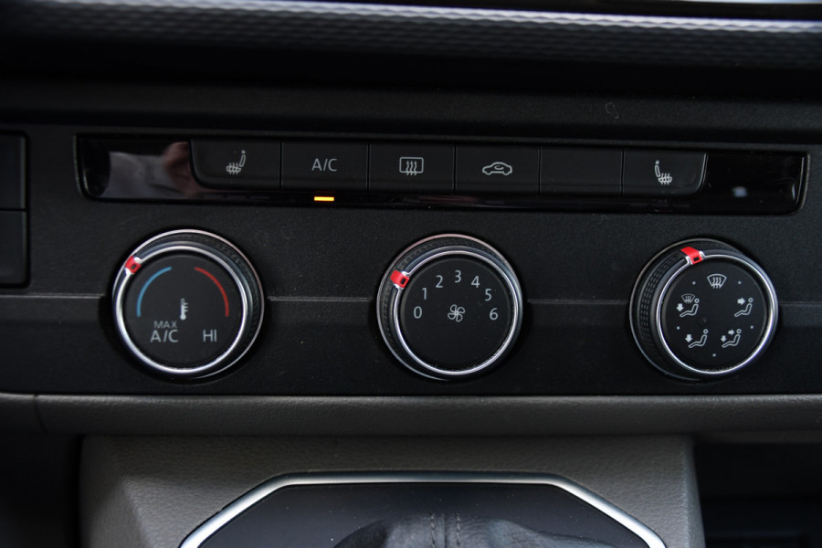 Volkswagen Transporter 2.0 TDI L1H1 30 Bulli Virtual, Adaptieve Cruise, Camera, Carplay, 199pk, Automaat, Trekhaak, LED, Stoelverwarming, Trekhaak, Uniek!