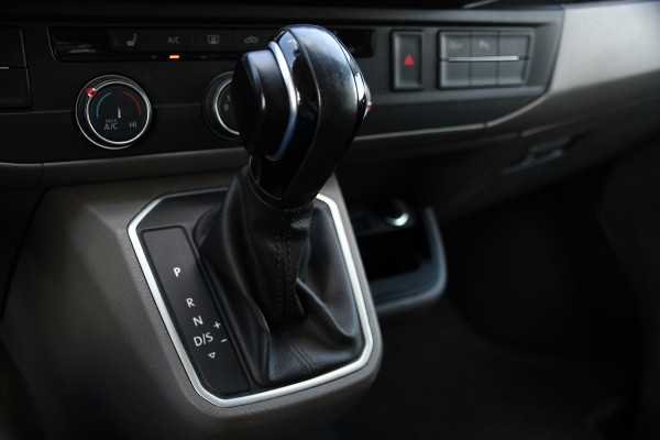 Volkswagen Transporter 2.0 TDI L1H1 30 Bulli Virtual, Adaptieve Cruise, Camera, Carplay, 199pk, Automaat, Trekhaak, LED, Stoelverwarming, Trekhaak, Uniek!