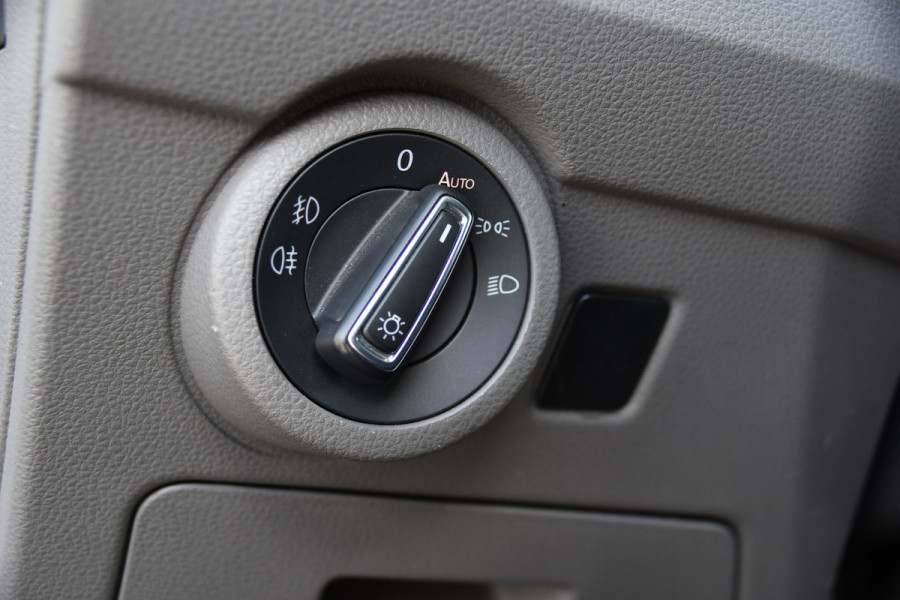 Volkswagen Transporter 2.0 TDI L1H1 30 Bulli Virtual, Adaptieve Cruise, Camera, Carplay, 199pk, Automaat, Trekhaak, LED, Stoelverwarming, Trekhaak, Uniek!