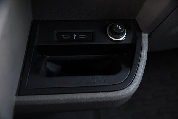 Volkswagen Transporter 2.0 TDI L1H1 30 Bulli Virtual, Adaptieve Cruise, Camera, Carplay, 199pk, Automaat, Trekhaak, LED, Stoelverwarming, Trekhaak, Uniek!