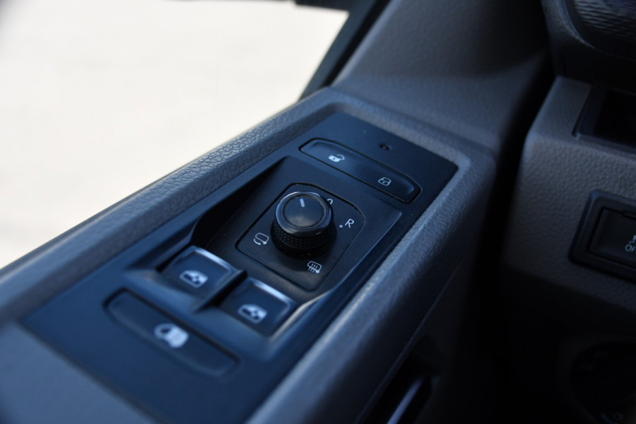 Volkswagen Transporter 2.0 TDI L1H1 30 Bulli Virtual, Adaptieve Cruise, Camera, Carplay, 199pk, Automaat, Trekhaak, LED, Stoelverwarming, Trekhaak, Uniek!