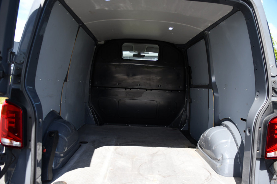 Volkswagen Transporter 2.0 TDI L1H1 30 Bulli Virtual, Adaptieve Cruise, Camera, Carplay, 199pk, Automaat, Trekhaak, LED, Stoelverwarming, Trekhaak, Uniek!