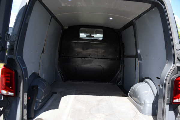 Volkswagen Transporter 2.0 TDI L1H1 30 Bulli Virtual, Adaptieve Cruise, Camera, Carplay, 199pk, Automaat, Trekhaak, LED, Stoelverwarming, Trekhaak, Uniek!