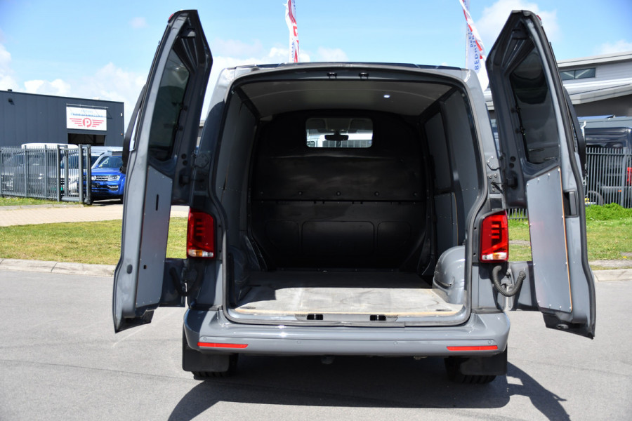 Volkswagen Transporter 2.0 TDI L1H1 30 Bulli Virtual, Adaptieve Cruise, Camera, Carplay, 199pk, Automaat, Trekhaak, LED, Stoelverwarming, Trekhaak, Uniek!