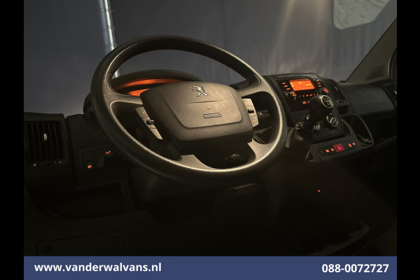 Peugeot Boxer 2.2 BlueHDi 141pk Bakwagen 436cm Lang Laadklep Euro6 Airco | 1055kg laadvermogen | Cruisecontrol Bijrijdersbank.