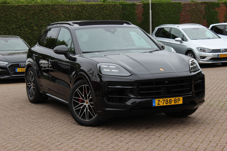 Porsche Cayenne 3.0 S E-Hybrid 519pk / Trekhaak / Panoramadak / 360Camera / Head-up / Achterasbesturing / Bose / 21'' / Luchtvering / Adaptieve Stoelen / Sportdesign+Chrono / Sportuiltaat / Stoelventilatie / Stoelverwarming 4x /